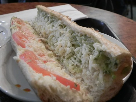 Chevre et Pesto Baguette
